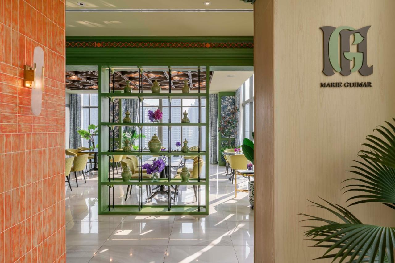Отель Wyndham Queen Convention Centre 4*