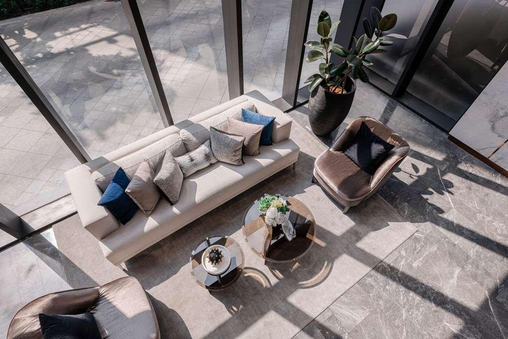 Отель Wyndham Queen Convention Centre 4*