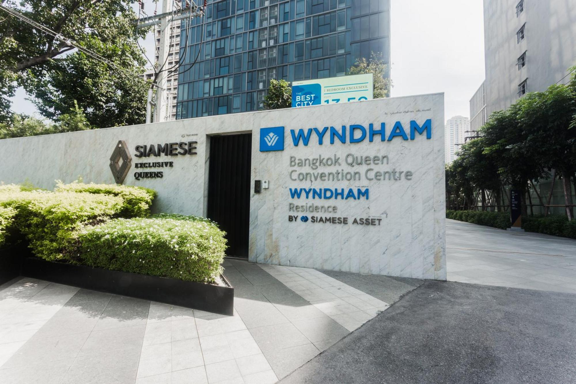Wyndham Queen Convention Centre Отель