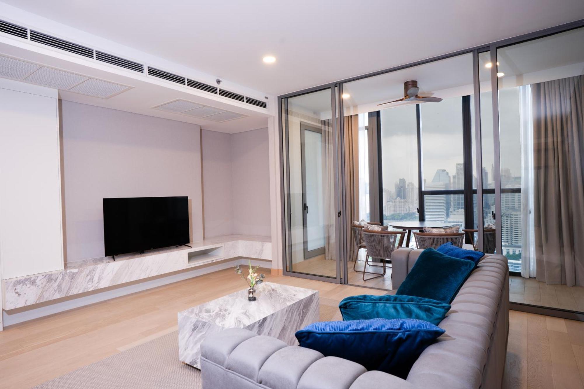 Wyndham Queen Convention Centre Отель 4*